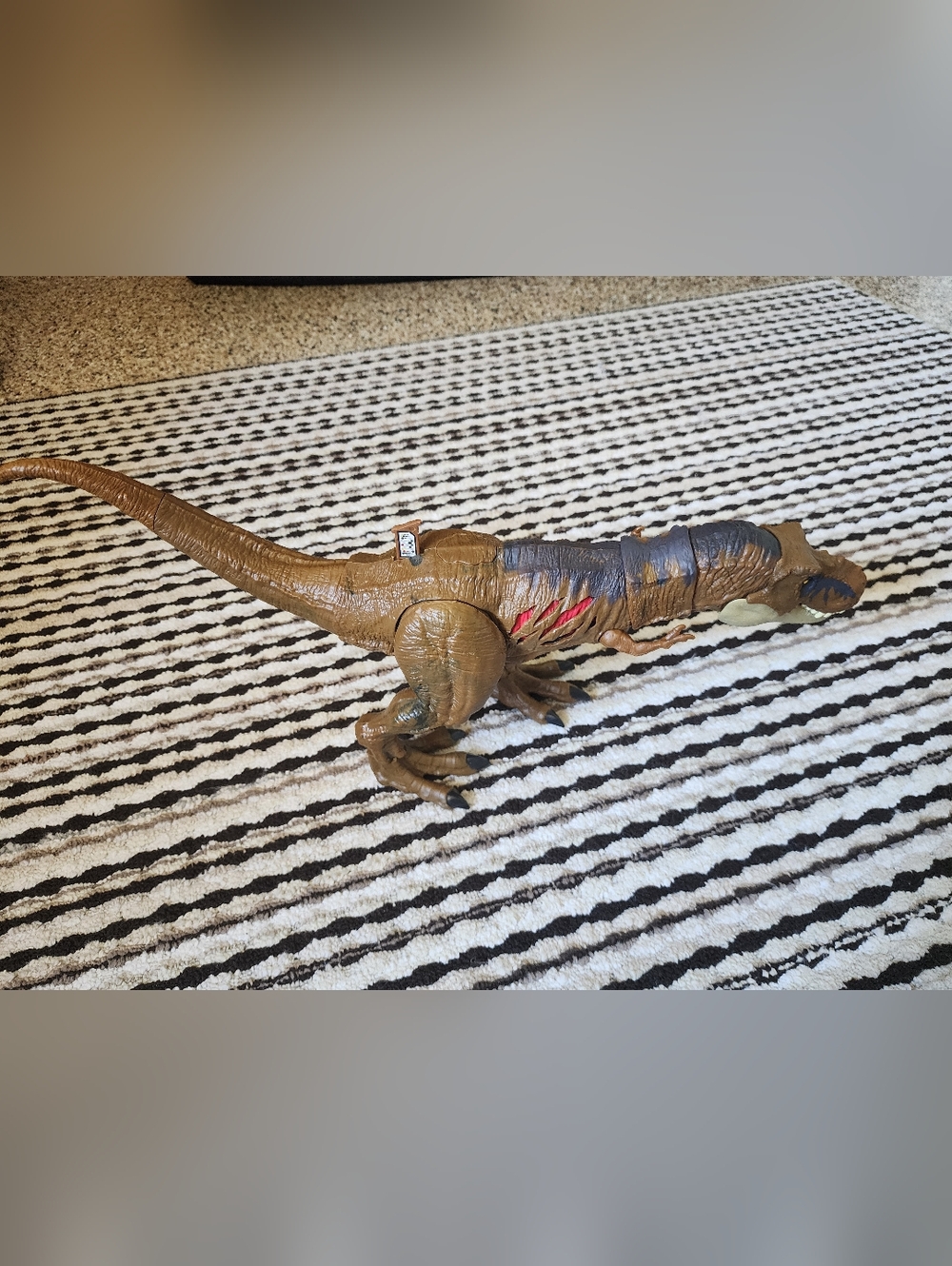 Jurassic World Dominion Extreme Damage Tyrannosaurus Rex Dinosaur T-Rex Figure